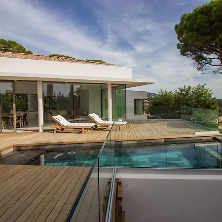 Piscine Sur Mer Villa *